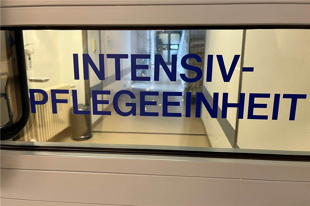 Covid-Intensivstation: Wenn der ungeimpfte Familienvater plötzlich tot ist Der Eingang zu einer Intensiv-Pflegeeinheit im St. Johannes-Hospital, die für Covid-Patienten eingerichtet worden ist.