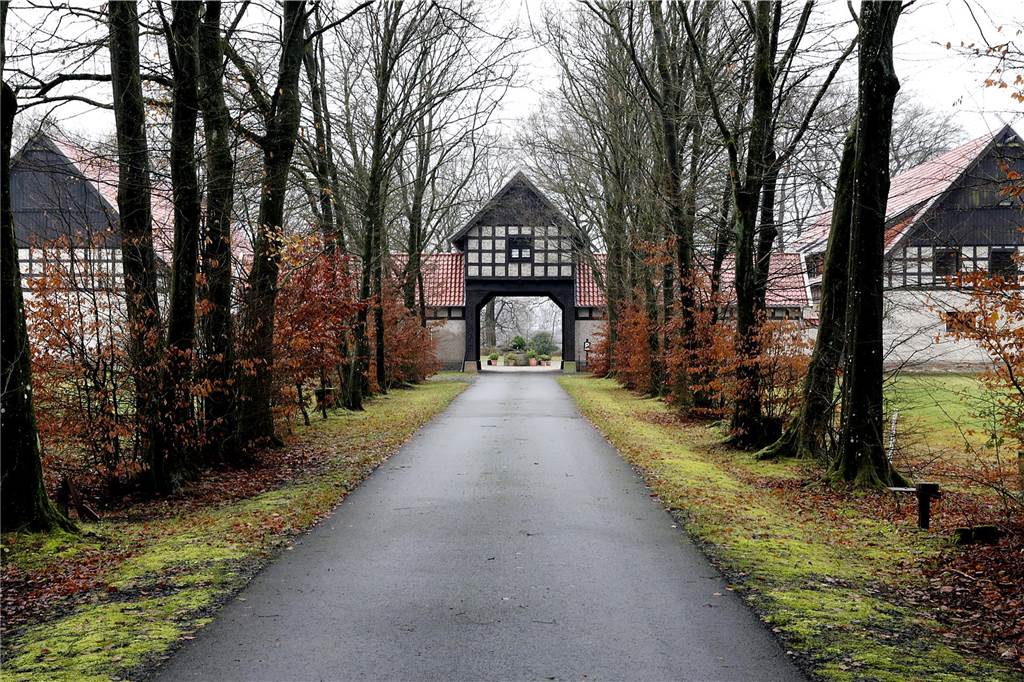 Gut Borkenberge ist Teil eines Mammut-Forschungsprojekts Der Eingang zu Gut Borkenberge weist typische Strukturen der Nazi-Architektur auf.