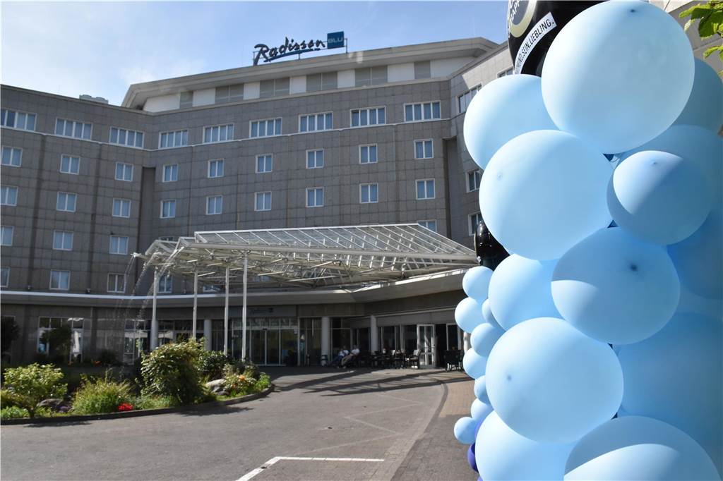 Neuer Biergarten eröffnet zwischen Stadion und Westfalenpark Hotel Radisson Blu in Dortmund