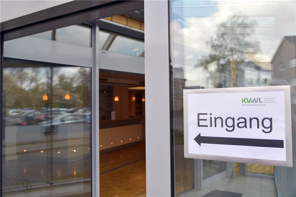 Neues Behandlungszentrum für Corona-Verdachtsfälle in Lünen eröffnet Der Eingang zum Corona-Behandlungszentrums der Kassenärztlichen Vereinigung Westfalen-Lippe.
