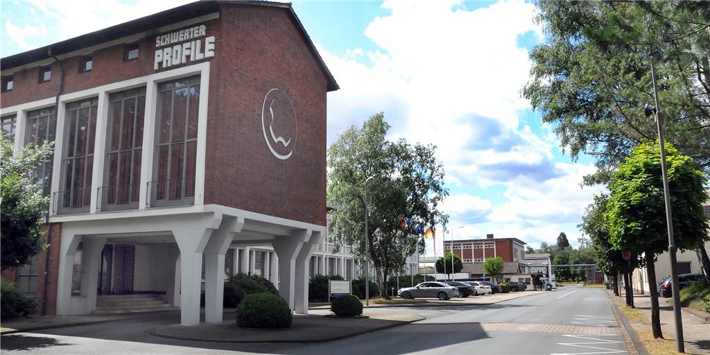 Mieter gesucht – für ein markantes Gebäude von Hoesch in Schwerte Der Eingang zum Hoesch-Betriebsgelände von der Eisenindustriestraße: Für ein Gebäude sucht die Stadt noch eine Lösung.