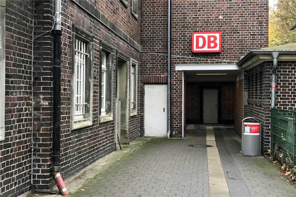 Bahnhof in Werne: Warten auf das zweite Gleis nimmt rekordverdächtige Züge an Der Eingang zur Unterführung. Besonders schön ist es hier nicht - aber es stinkt zumindest nicht mehr so sehr wie früher im Bahnhofsgebäude.