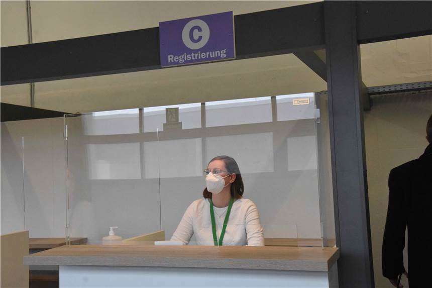 Termine für bestimmte chronisch Erkrankte jetzt auch im Impfzentrum Der Eingangsbereich des Impfzentrums in Velen