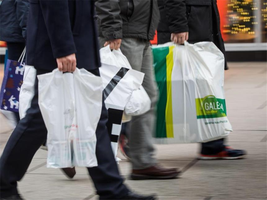 Ende der Mini-Inflation für Deutschlands Verbraucher Der Einkauf könnte bald teuerer werden, sagen Experten. Foto: Frank Rumpenhorst