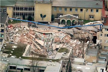 Der Einsturz des Kölner Stadtarchivs vor mehr als neun Jahren ist nach Erkenntnissen des Hauptgutachters durch einen Baufehler ausgelöst worden. Foto: Oliver Berg/Archiv