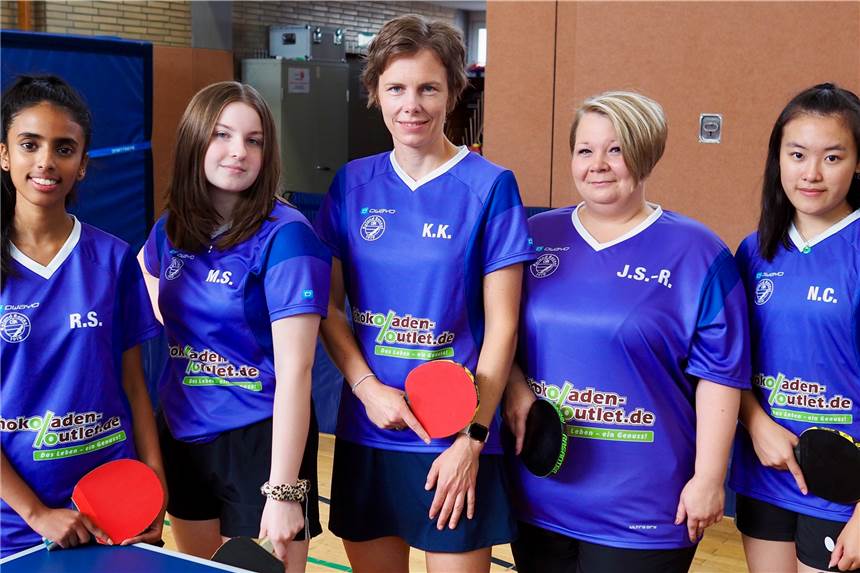 Rückblick: Zwei Saison-Unterbrechungen und ein Revival nach einem Vierteljahrhundert Der einzige Lichtblick im Tischtennis-Coronajahr: Die DJK Roland Rauxel hat erstmals seit 25 Jahren wieder ein Damen-Team im Ligaspielbetrieb: Rijetha Sivanenthiran (v.l.n.r.), Mia Scharpenberg, Kapitänin Katharina Kruse, Jessica Siersiecki-Rogge und Nikie Chien.
