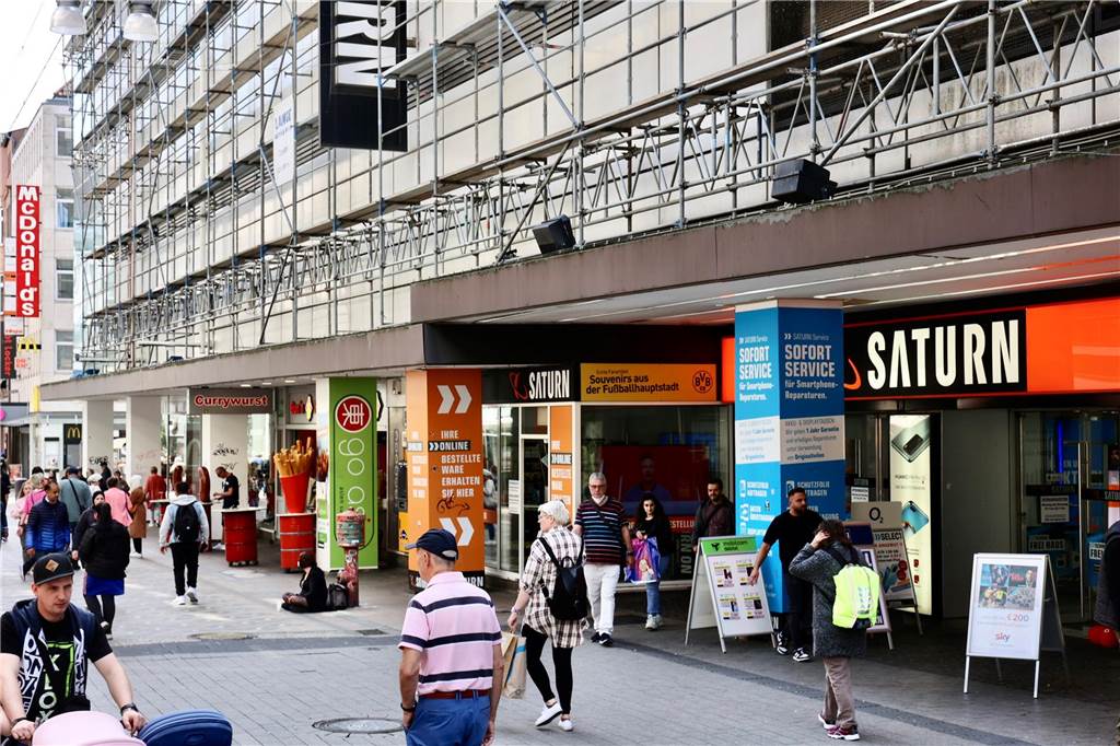 Der Elektrofachhändler Saturn gehört nach wie vor zu dem Gebäudekomplex am Westenhellweg in Dortmund, in dem bis Oktober 2020 auch der Kaufhof angesiedelt war.