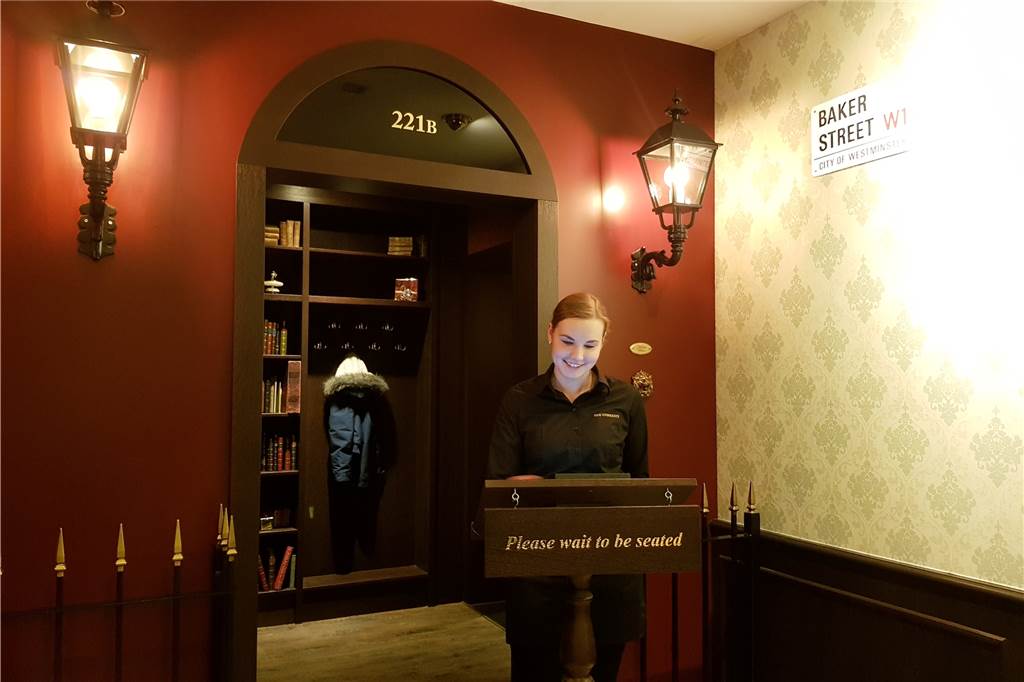 Beim Sherlock´s gibt es bestes Fleisch in toller Atmosphäre – nicht nur für Digital Natives Der Empfang am Sherlock´s – natürlich darf die Nummer 221B in Anspielung auf den Namensgeber nicht fehlen.