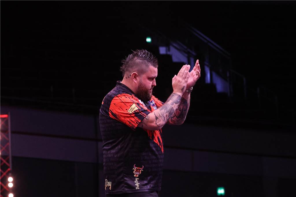 Der Engländer Michael Smith nach seinem verlorenen Finale. Der Favorit unterlag seinem Landsmann Ross Smith mit 8:11.