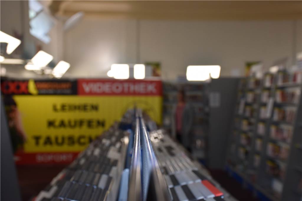 Der Erotik-Bereich in der Videothek ist jetzt doppelt so groß.