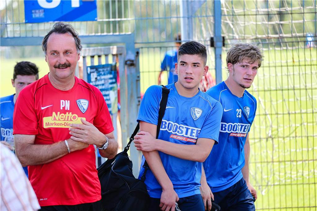 20 Fotos von 2014: Gökhan Gül trainiert als 15-Jähriger bei Profis des VfL Bochum Der erst 15-jährige Castrop-Rauxeler Gökhan Gül wirkte beim Training des damaligen Zweitligisten VfL Bochum am 3. Juli 2014 mit - wie auch der Rauxeler Michael Esser (Torwart). Wenige Monate später unterschrieb Gül einen Profi-Vertrag.