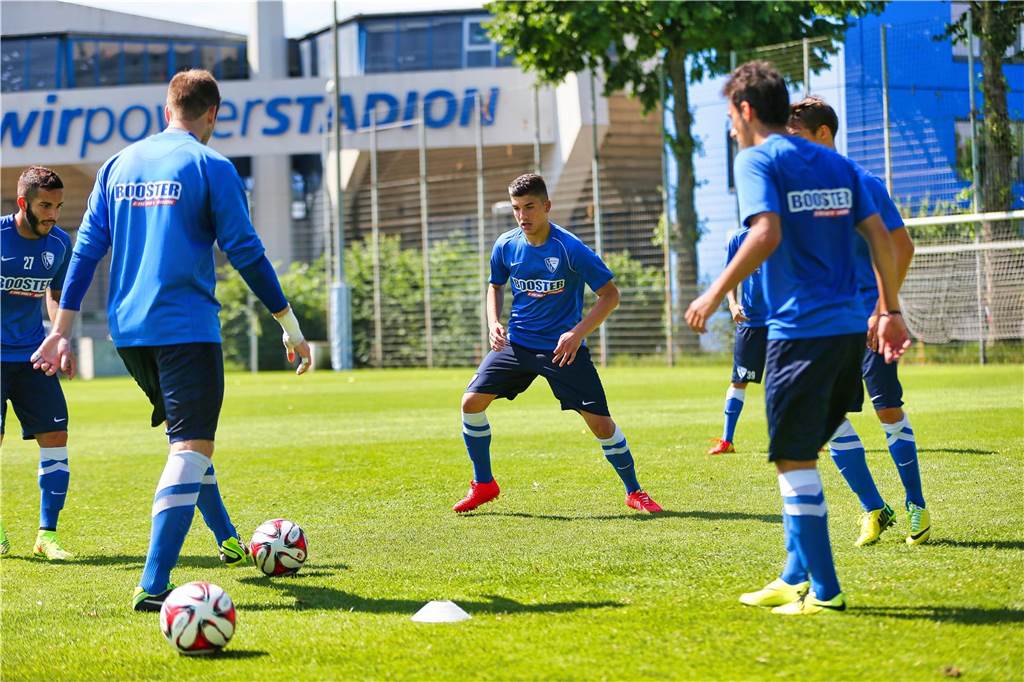 Der erst 15-jährige Castrop-Rauxeler Gökhan Gül wirkte beim Training des damaligen Zweitligisten VfL Bochum am 3. Juli 2014 mit - wie auch der Rauxeler Michael Esser (Torwart). Wenige Monate später unterschrieb Gül einen Profi-Vertrag.