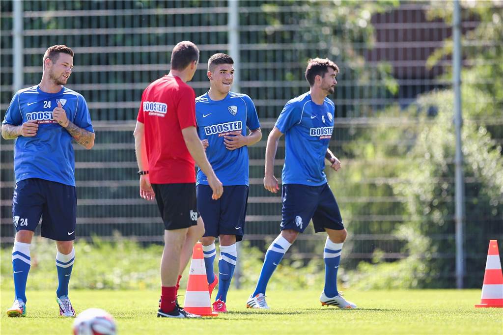 Der erst 15-jährige Castrop-Rauxeler Gökhan Gül wirkte beim Training des damaligen Zweitligisten VfL Bochum am 3. Juli 2014 mit - wie auch der Rauxeler Michael Esser (Torwart). Wenige Monate später unterschrieb Gül einen Profi-Vertrag.