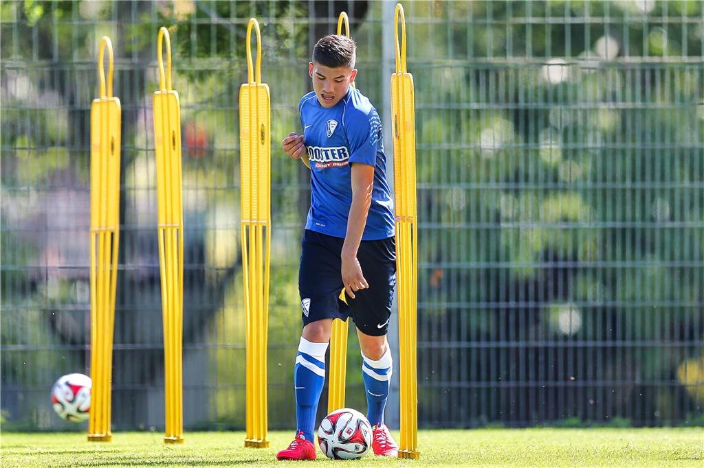 Der erst 15-jährige Castrop-Rauxeler Gökhan Gül wirkte beim Training des damaligen Zweitligisten VfL Bochum am 3. Juli 2014 mit - wie auch der Rauxeler Michael Esser (Torwart). Wenige Monate später unterschrieb Gül einen Profi-Vertrag.