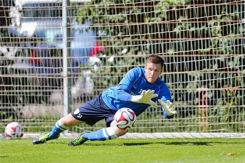 Der erst 15-jährige Castrop-Rauxeler Gökhan Gül wirkte beim Training des damaligen Zweitligisten VfL Bochum am 3. Juli 2014 mit - wie auch der Rauxeler Michael Esser (Torwart). Wenige Monate später unterschrieb Gül einen Profi-Vertrag.