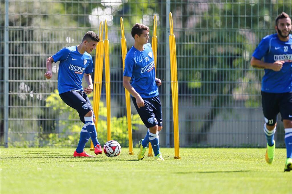 Der erst 15-jährige Castrop-Rauxeler Gökhan Gül wirkte beim Training des damaligen Zweitligisten VfL Bochum am 3. Juli 2014 mit - wie auch der Rauxeler Michael Esser (Torwart). Wenige Monate später unterschrieb Gül einen Profi-Vertrag.