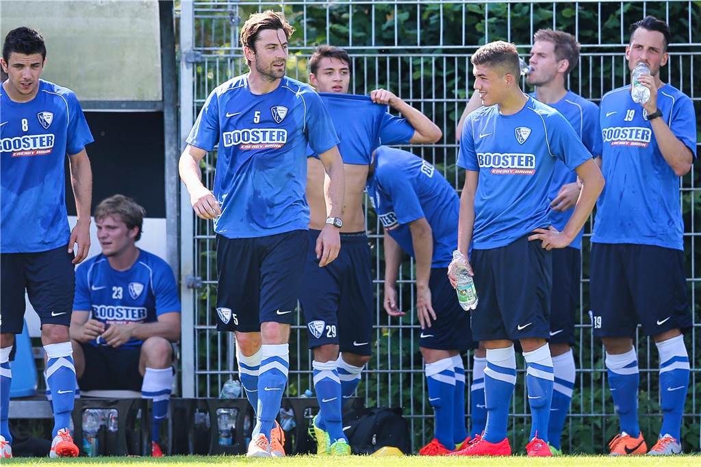 Der erst 15-jährige Castrop-Rauxeler Gökhan Gül wirkte beim Training des damaligen Zweitligisten VfL Bochum am 3. Juli 2014 mit - wie auch der Rauxeler Michael Esser (Torwart). Wenige Monate später unterschrieb Gül einen Profi-Vertrag.