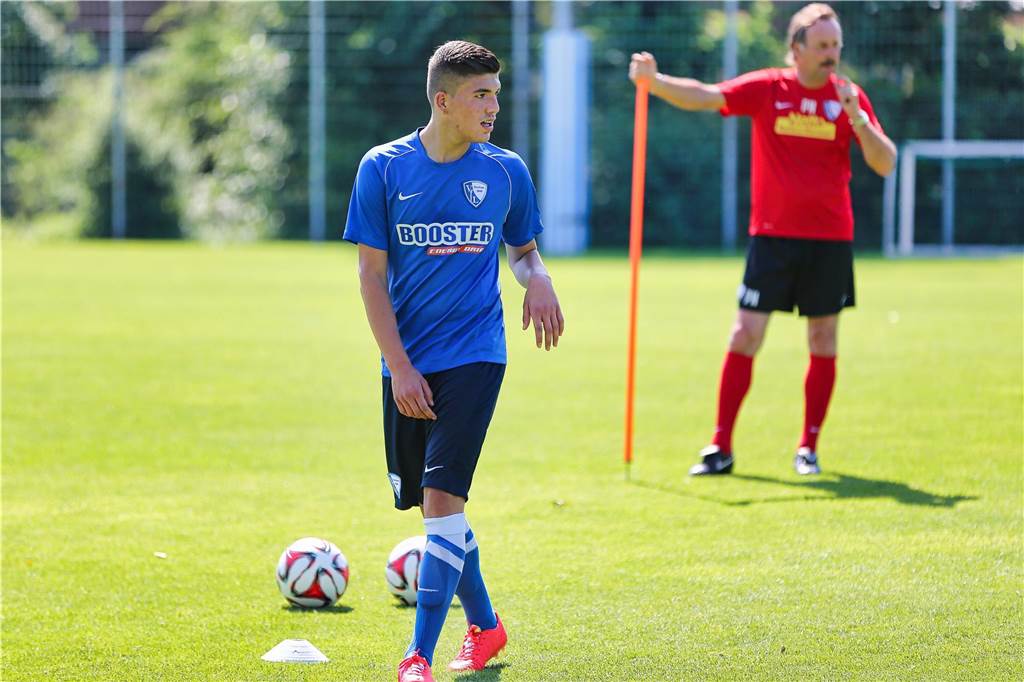 Der erst 15-jährige Castrop-Rauxeler Gökhan Gül wirkte beim Training des damaligen Zweitligisten VfL Bochum am 3. Juli 2014 mit - wie auch der Rauxeler Michael Esser (Torwart). Wenige Monate später unterschrieb Gül einen Profi-Vertrag.