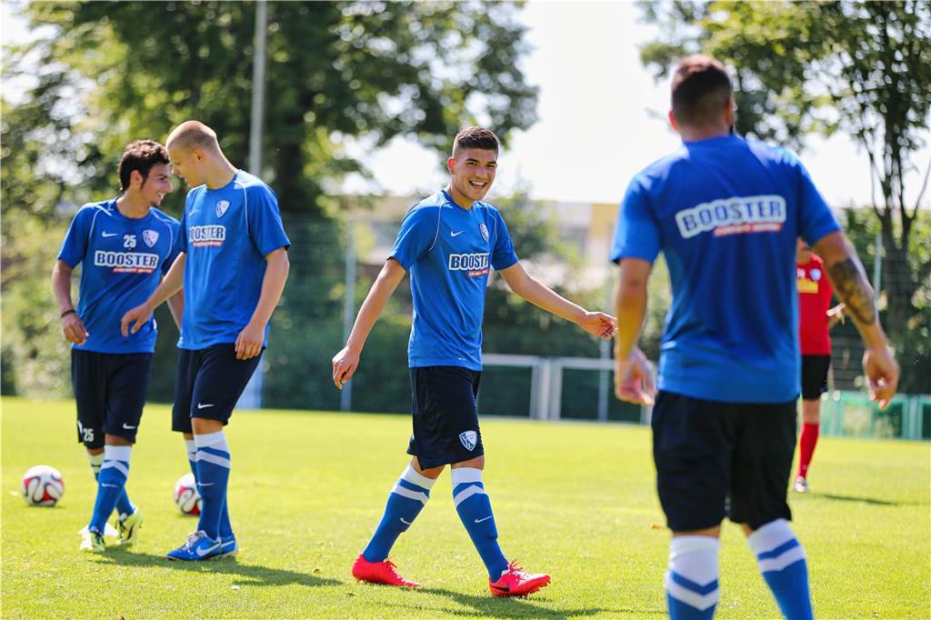 Der erst 15-jährige Castrop-Rauxeler Gökhan Gül wirkte beim Training des damaligen Zweitligisten VfL Bochum am 3. Juli 2014 mit - wie auch der Rauxeler Michael Esser (Torwart). Wenige Monate später unterschrieb Gül einen Profi-Vertrag.