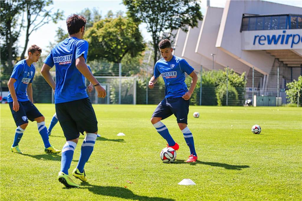 Der erst 15-jährige Castrop-Rauxeler Gökhan Gül wirkte beim Training des damaligen Zweitligisten VfL Bochum am 3. Juli 2014 mit - wie auch der Rauxeler Michael Esser (Torwart). Wenige Monate später unterschrieb Gül einen Profi-Vertrag.