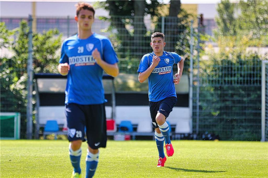 Der erst 15-jährige Castrop-Rauxeler Gökhan Gül wirkte beim Training des damaligen Zweitligisten VfL Bochum am 3. Juli 2014 mit - wie auch der Rauxeler Michael Esser (Torwart). Wenige Monate später unterschrieb Gül einen Profi-Vertrag.
