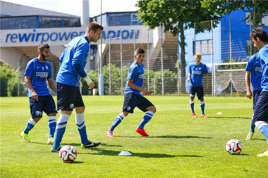 Der erst 15-jährige Castrop-Rauxeler Gökhan Gül wirkte beim Training des damaligen Zweitligisten VfL Bochum am 3. Juli 2014 mit - wie auch der Rauxeler Michael Esser (Torwart). Wenige Monate später unterschrieb Gül einen Profi-Vertrag.