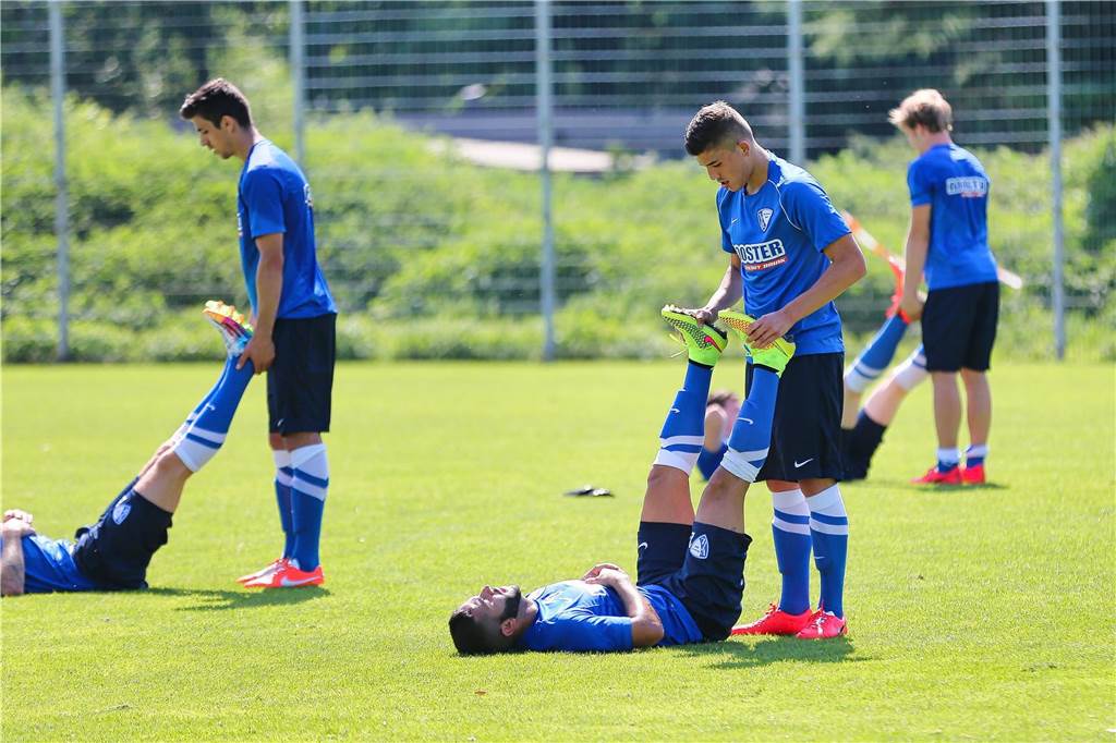 Der erst 15-jährige Castrop-Rauxeler Gökhan Gül wirkte beim Training des damaligen Zweitligisten VfL Bochum am 3. Juli 2014 mit - wie auch der Rauxeler Michael Esser (Torwart). Wenige Monate später unterschrieb Gül einen Profi-Vertrag.