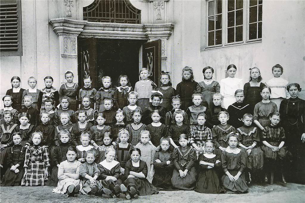 Schulen in Werne: Binnen zehn Jahren entstanden gleich vier Stück Der erste Jahrgang der katholischen Volksschule "Auf der Wienbrede" im Schuljahr 1910/11.