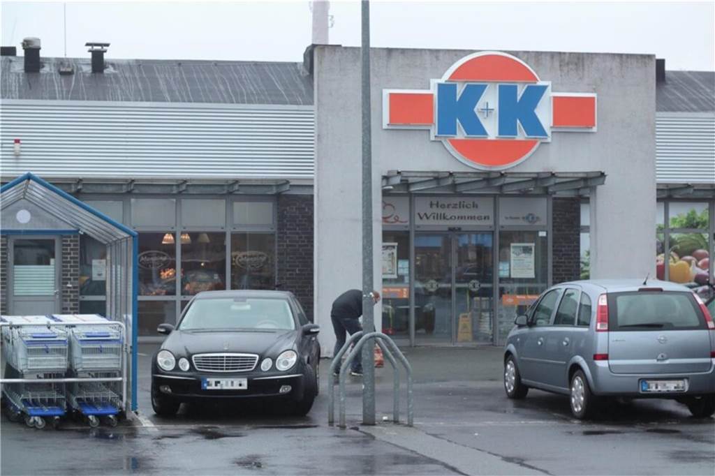 Anklage gegen Serien-Räuber erhoben: Vredener droht lange Haftstrafe Der erste Raubüberfall der Dreierserie aus dem Februar 2023 in Vreden ereignete sich auf diesen Verbrauchermarkt.