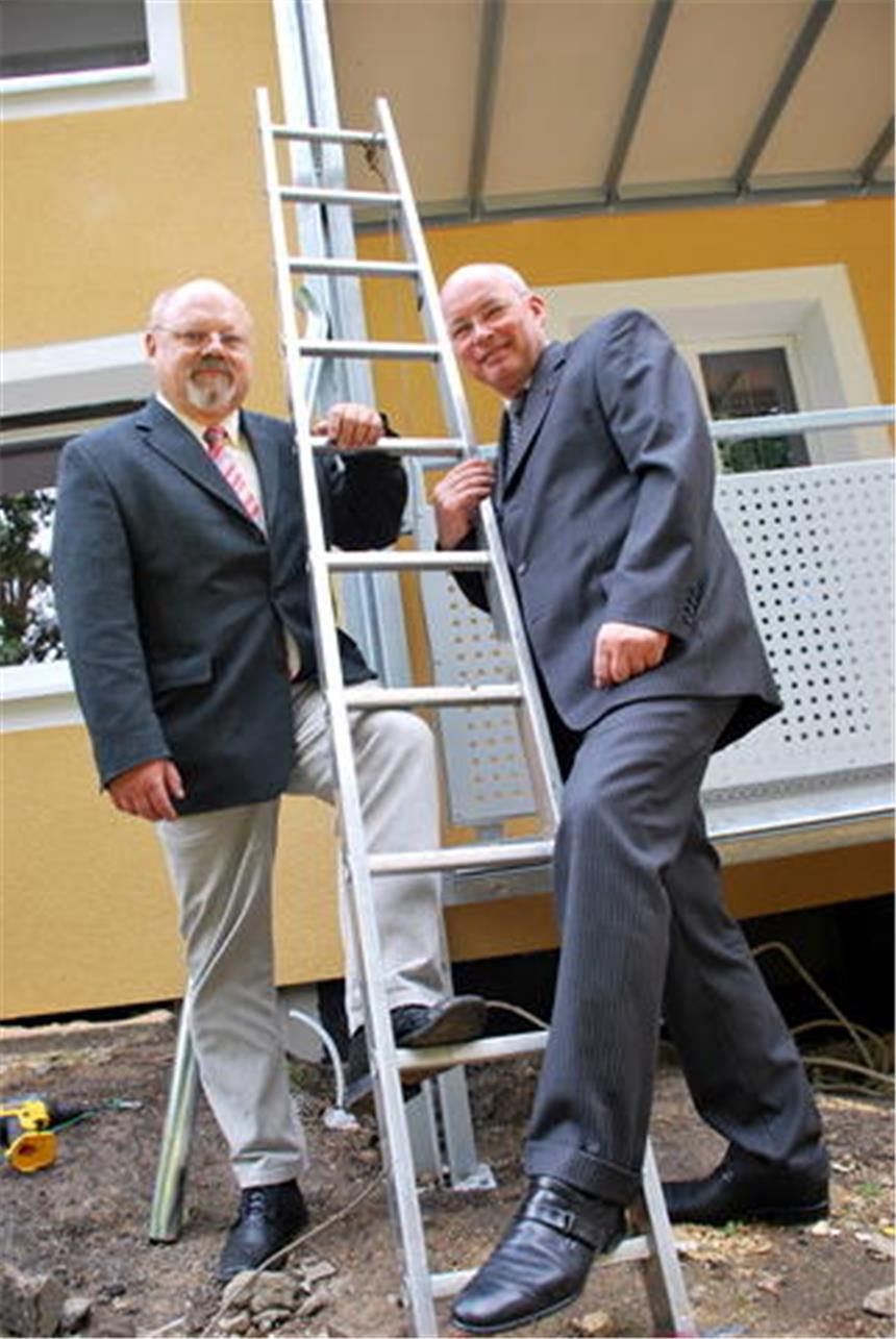 Fünf Häuser mit Balkonen ausgestattet Der erste Schritt zur Modernisierung ist geschafft: An fünf Häusern im Ortsteil renninghausen wurden Anstellbalkone installiert.