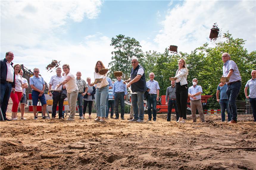 Mit dem Spatenstich fällt der Startschuss für neue Wüllener Turnhalle Der erste Spatenstich für die neue Wüllener Turnhalle ist erfolgt.