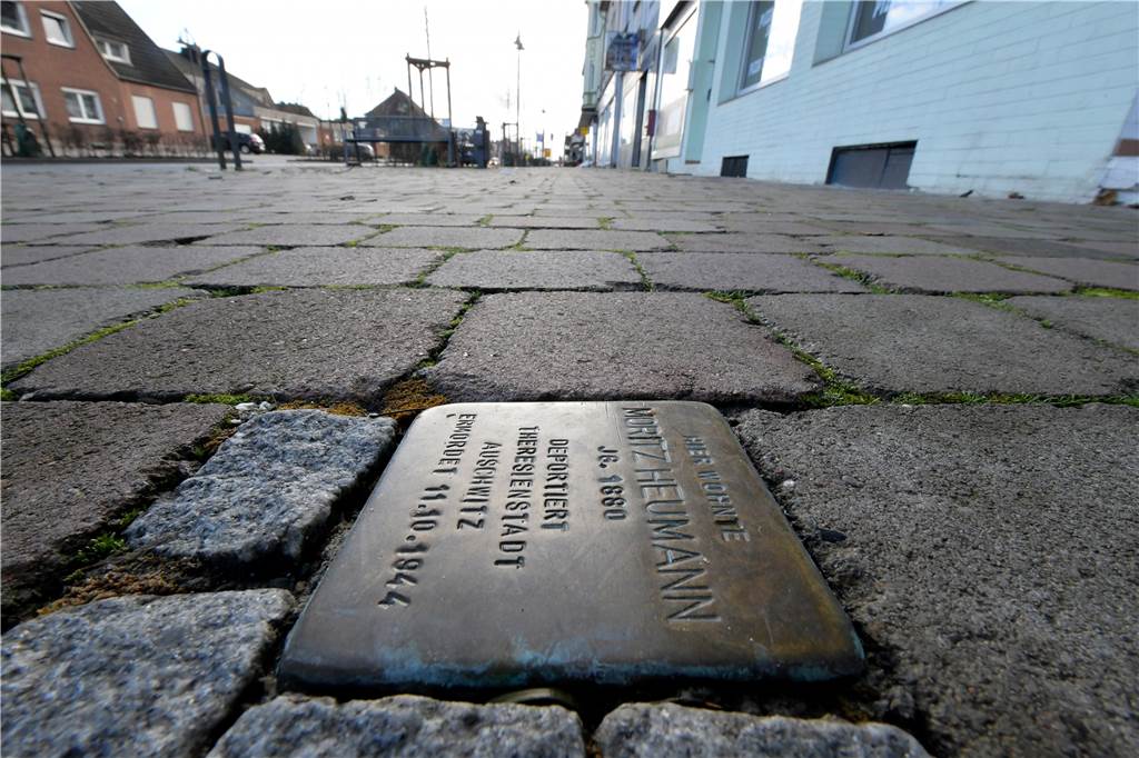 Der erste Stolperstein, der in Selm verlegt wurde, erinnert an das Leben - und die Ermordung - von Moritz Heumann.