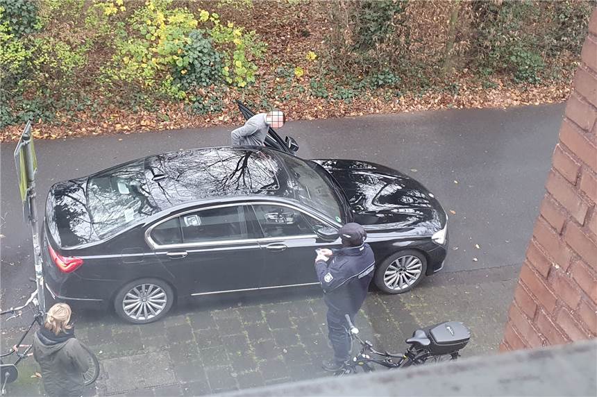 Guten Morgen: Wer nicht lesen will, muss fühlen Der „Ertappte“ zeigt sich sichtlich überrascht.