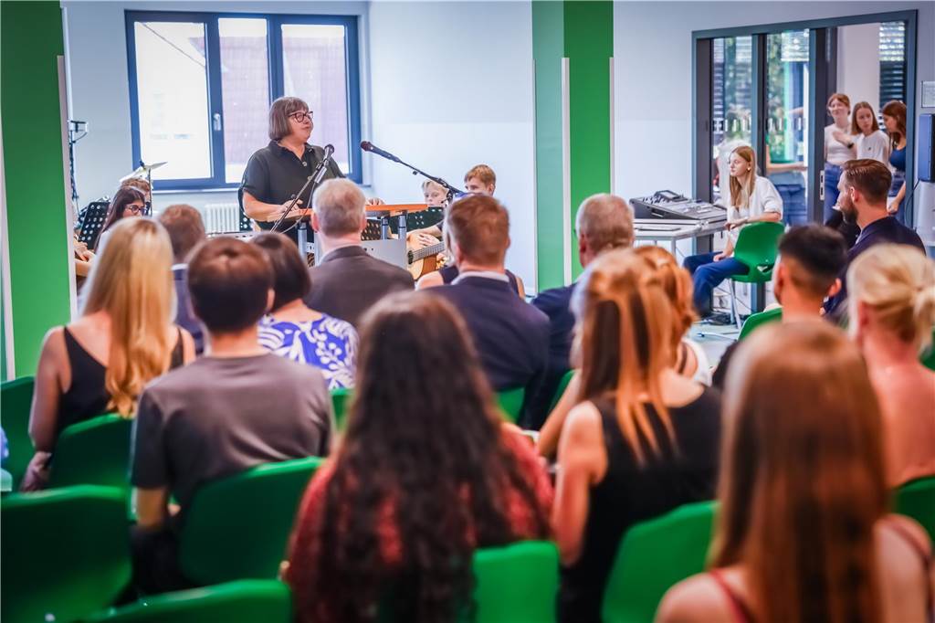 Der Erweiterungsbau des Bert-Brecht-Gymnasiums in Dortmund-Kirchlinde wurde nun offiziell eingeweiht. So sieht das Gebäude von außen aus.