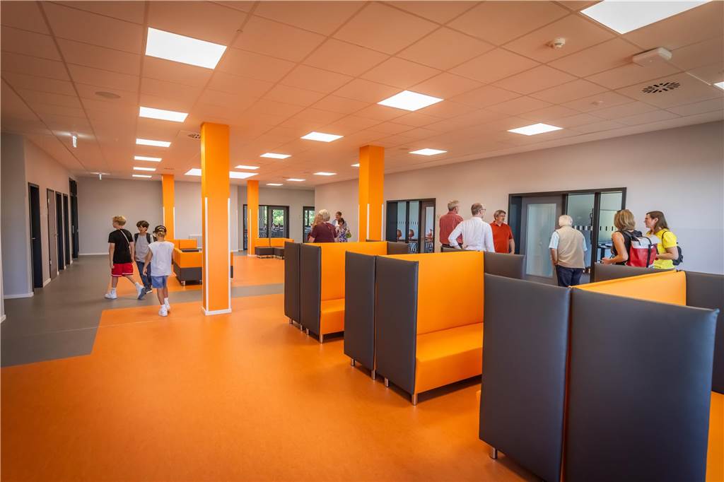 Der Erweiterungsbau des Bert-Brecht-Gymnasiums in Dortmund-Kirchlinde wurde nun offiziell eingeweiht. So sieht das Gebäude von außen aus.