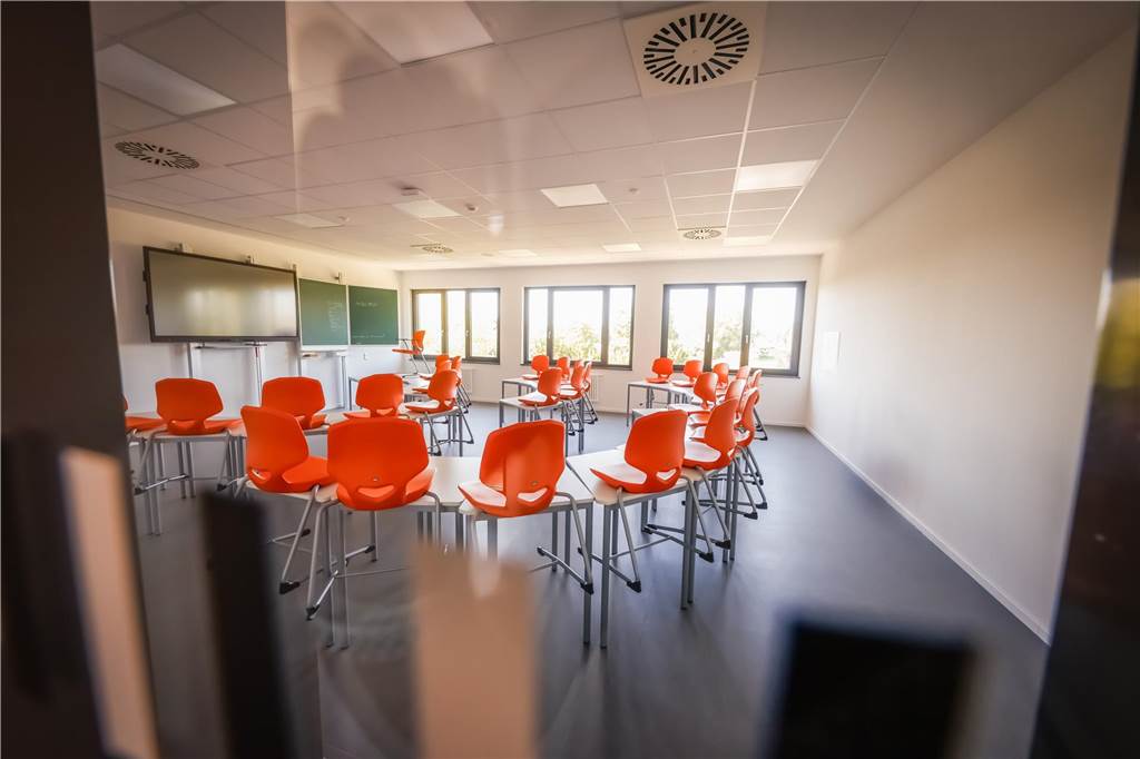 Der Erweiterungsbau des Bert-Brecht-Gymnasiums in Dortmund-Kirchlinde wurde nun offiziell eingeweiht. So sieht das Gebäude von außen aus.
