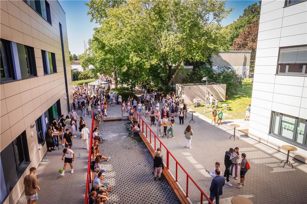 Der Erweiterungsbau des Bert-Brecht-Gymnasiums in Dortmund-Kirchlinde wurde nun offiziell eingeweiht. So sieht das Gebäude von außen aus.