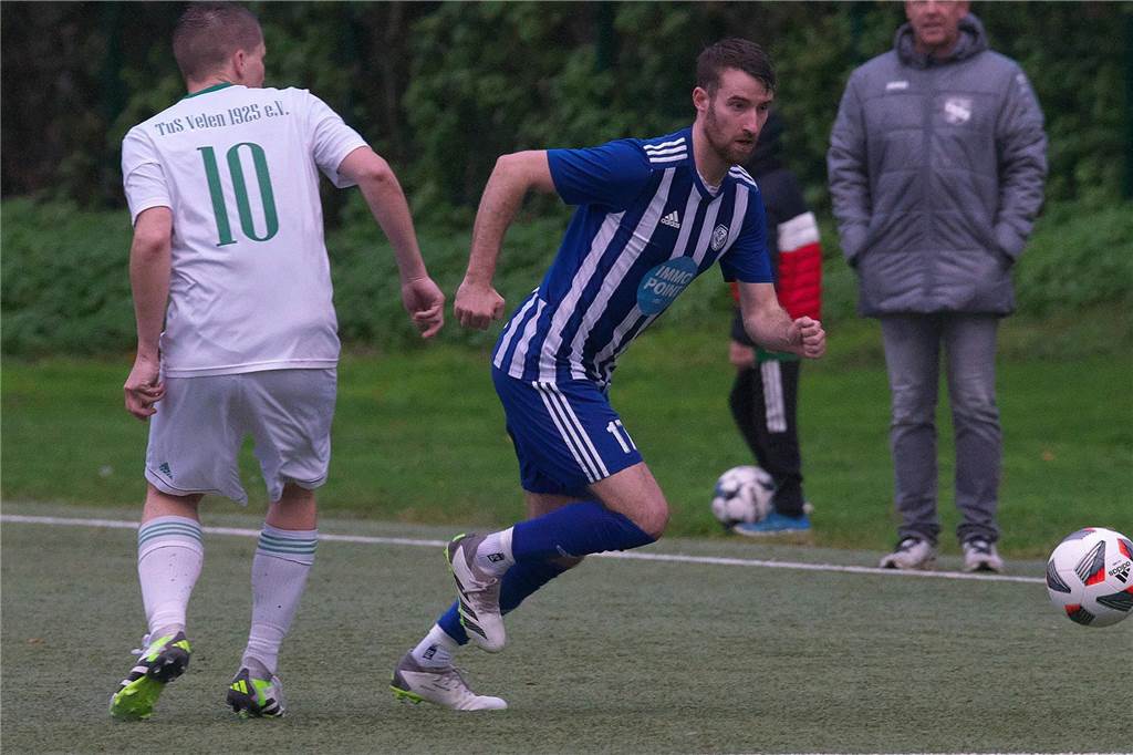 Der ETuS Haltern hat mit 0:2 gegen den TuS Velen verloren. Ein Eigentor leitete die Niederlage ein.
