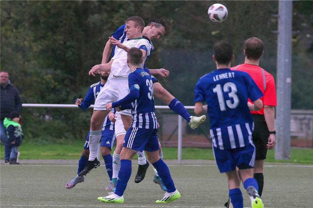Der ETuS Haltern hat mit 0:2 gegen den TuS Velen verloren. Ein Eigentor leitete die Niederlage ein.