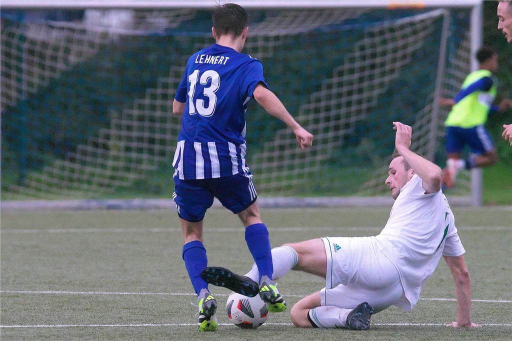 Der ETuS Haltern hat mit 0:2 gegen den TuS Velen verloren. Ein Eigentor leitete die Niederlage ein.