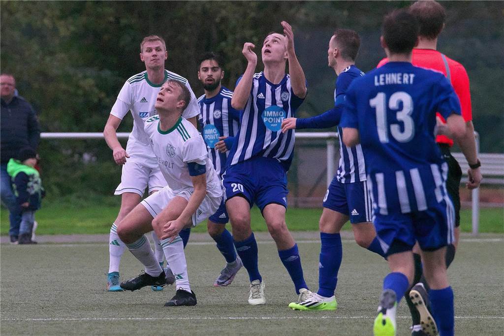 Der ETuS Haltern hat mit 0:2 gegen den TuS Velen verloren. Ein Eigentor leitete die Niederlage ein.