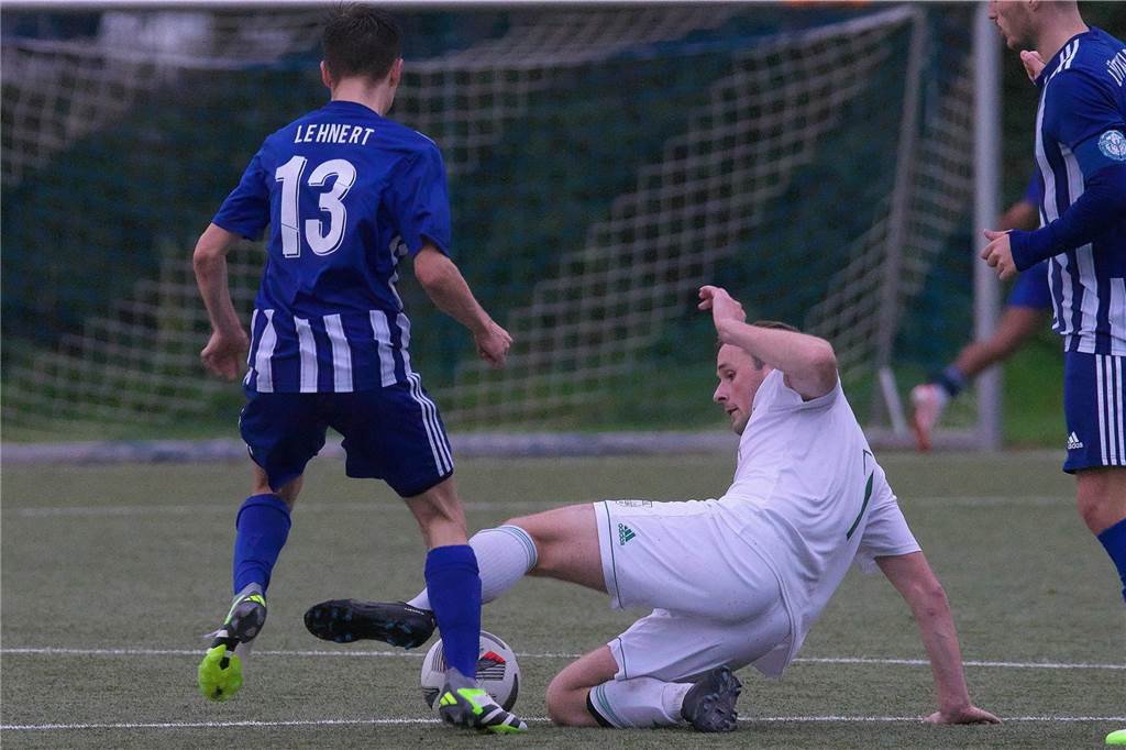 Der ETuS Haltern hat mit 0:2 gegen den TuS Velen verloren. Ein Eigentor leitete die Niederlage ein.