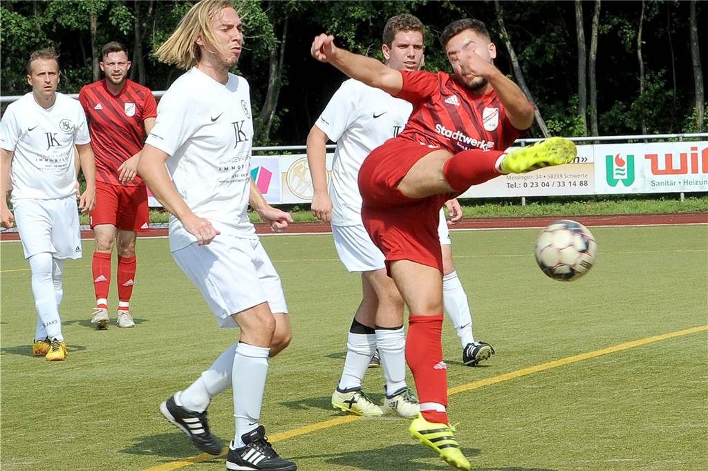 Der ETuS/DJK Schwerte hat gegen den Hörder SC II mit 7:0 gewonnen.
