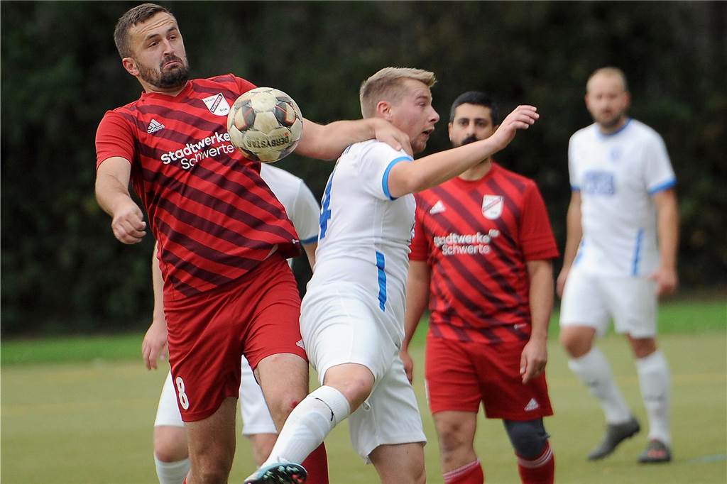 Der ETuS/DJK Schwerte hat gegen den VfB Westhofen II mit 2:1 gewonnen.