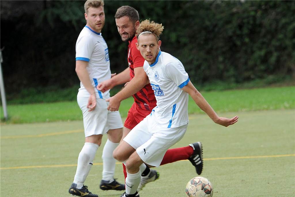 Der ETuS/DJK Schwerte hat gegen den VfB Westhofen II mit 2:1 gewonnen.