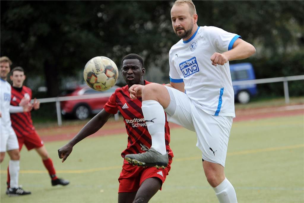 Der ETuS/DJK Schwerte hat gegen den VfB Westhofen II mit 2:1 gewonnen.