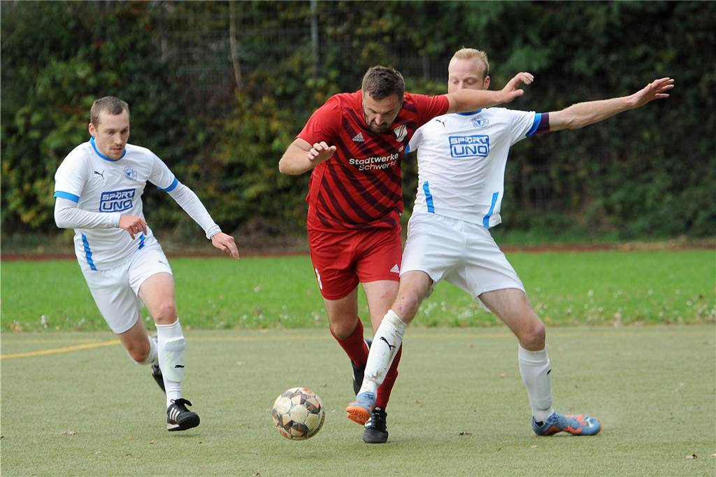 Der ETuS/DJK Schwerte hat gegen den VfB Westhofen II mit 2:1 gewonnen.