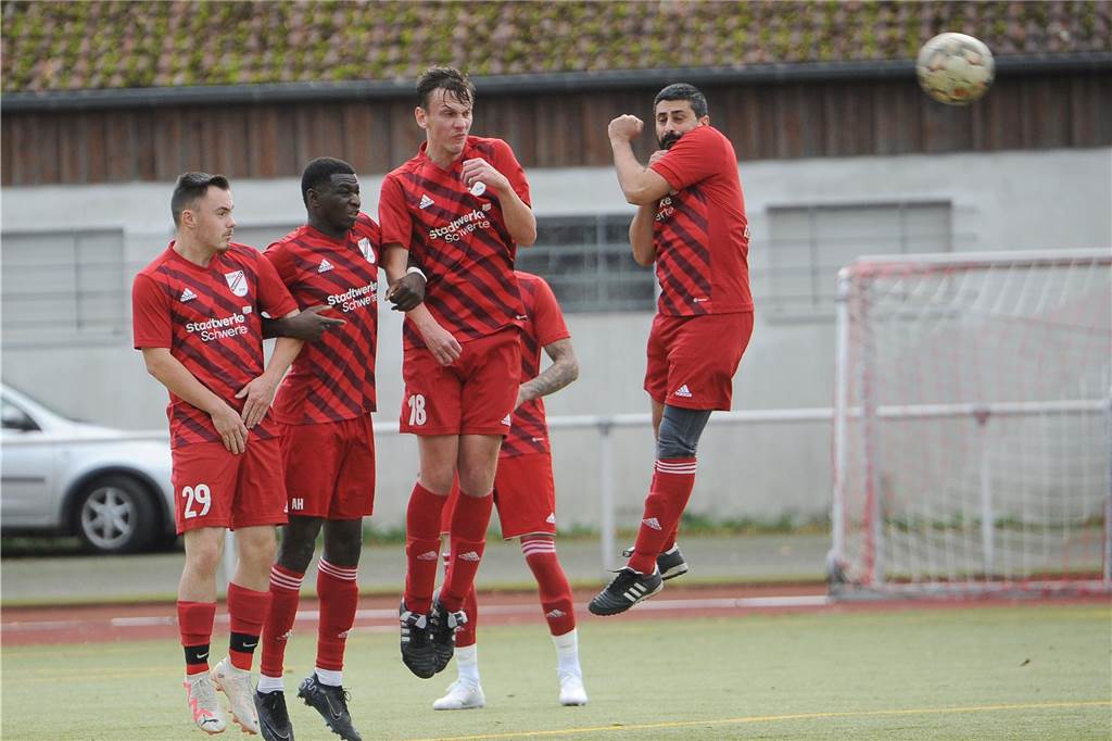 Der ETuS/DJK Schwerte hat gegen den VfB Westhofen II mit 2:1 gewonnen.