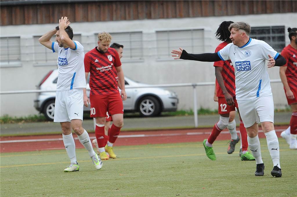 Der ETuS/DJK Schwerte hat gegen den VfB Westhofen II mit 2:1 gewonnen.