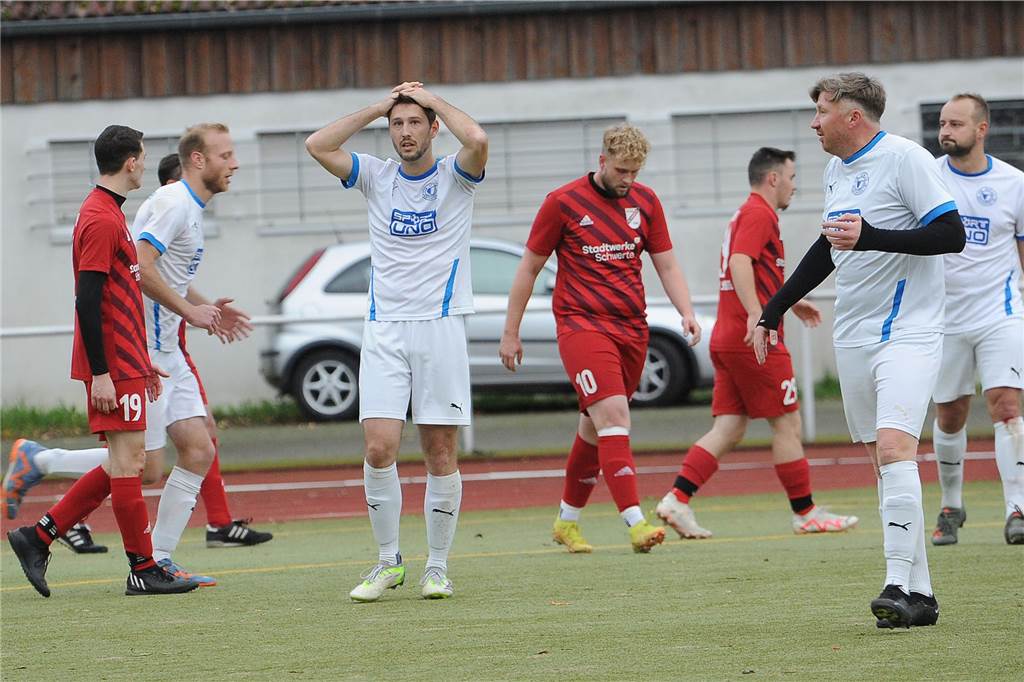 Der ETuS/DJK Schwerte hat gegen den VfB Westhofen II mit 2:1 gewonnen.